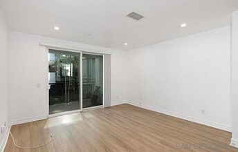 525 Eleventh Ave in San Diego, CA - Foto de edificio - Building Photo