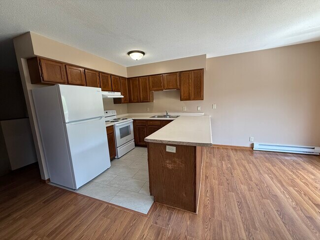 624 Saxonwood Rd in Altoona, WI - Building Photo - Building Photo