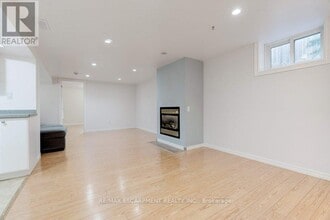 2217 Ghent Ave in Burlington, ON - Building Photo - Building Photo