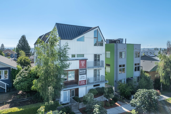 Montisi Apartments in Seattle, WA - Building Photo - Building Photo