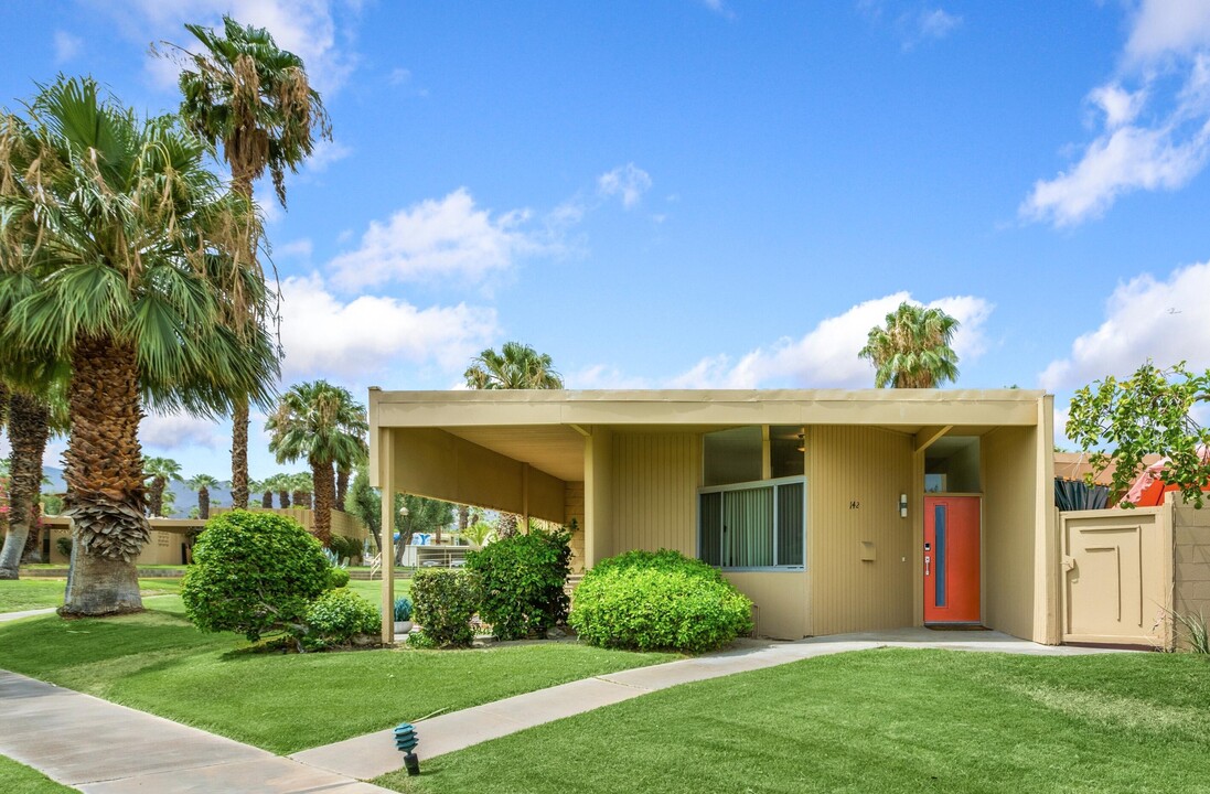 142 Sandpiper St in Palm Desert, CA - Foto de edificio