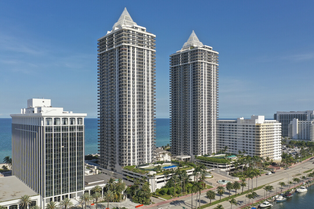 Blue & Green Diamond Condominiums in Miami Beach, FL - Building Photo