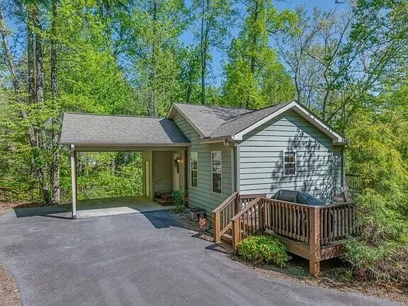 50 Glen Echo Cir in Saluda, NC - Building Photo