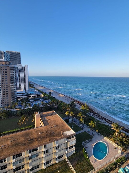 1936 S Ocean Dr in Hallandale Beach, FL - Foto de edificio