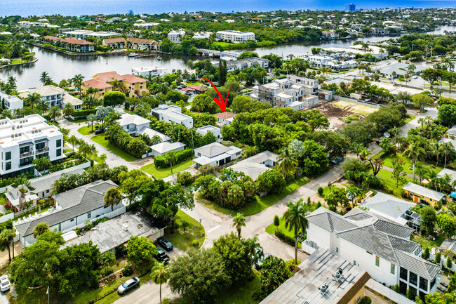 820 Palm Trail in Delray Beach, FL - Foto de edificio - Building Photo