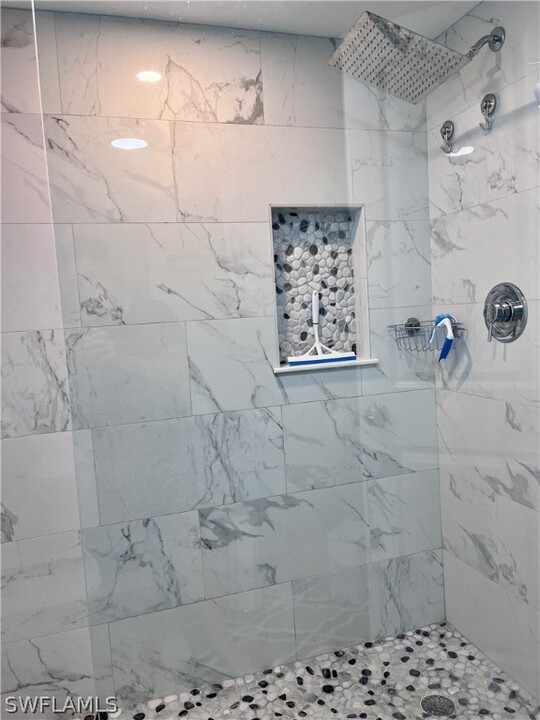 202 Peppermint Ln in Naples, FL - Building Photo