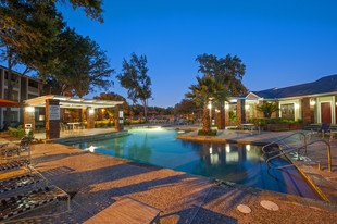 West Oaks Landing Apartments