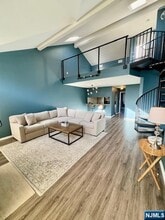 231 Cambridge Dr in Ramsey, NJ - Building Photo - Building Photo