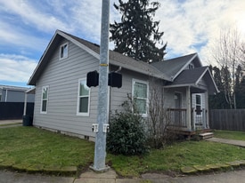 3015 Fruit Valley Rd in Vancouver, WA - Building Photo