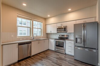 16323 NW Chadwick Way, Unit 203 in Portland, OR - Building Photo - Building Photo