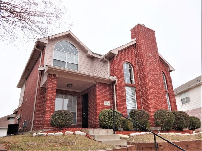 property at 1809 Mapleleaf Dr