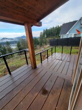 6308 Lake Pointe Wy in Sweet Home, OR - Building Photo - Building Photo