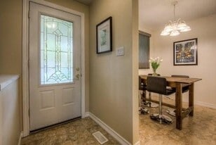 25 Broadleaf Pl in Kitchener, ON - Building Photo