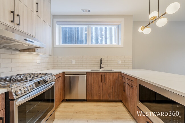 2351 W Flournoy St in Chicago, IL - Building Photo - Building Photo