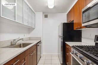 217 E 96th St in New York, NY - Building Photo - Building Photo