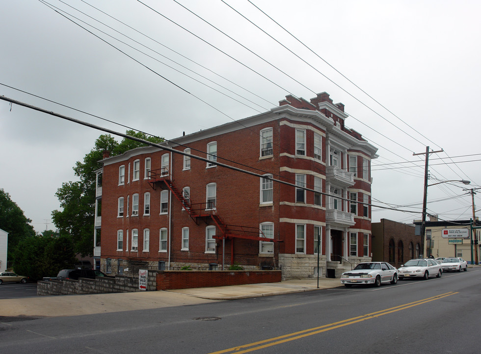 111 E Baltimore St in Hagerstown, MD - Building Photo