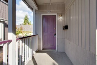 1913 SE Stark St in Portland, OR - Foto de edificio - Building Photo
