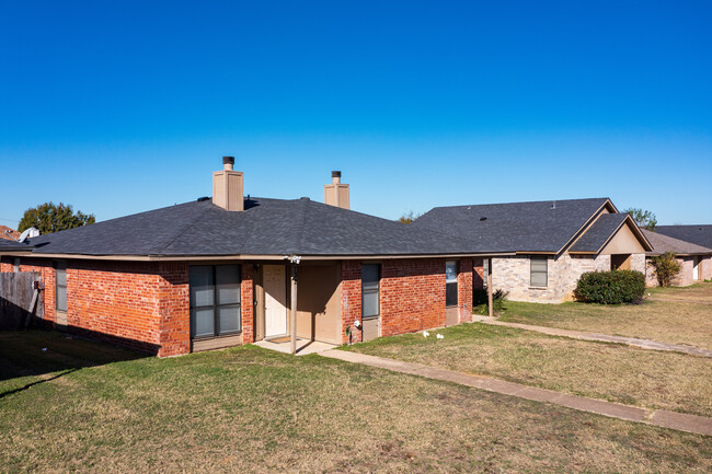 7320 Tradition Dr in Forest Hill, TX - Building Photo - Building Photo