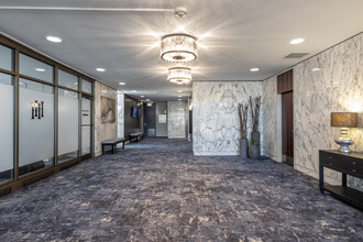 3450 N. Lake Shore Drive in Chicago, IL - Building Photo - Interior Photo