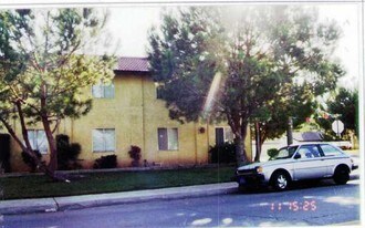 5748 Tilton Ave in Jurupa Valley, CA - Building Photo
