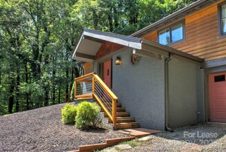 61 Deer Run Rd in Black Mountain, NC - Building Photo - Building Photo