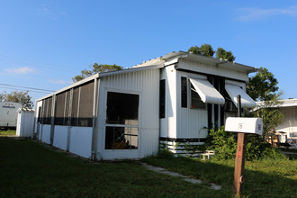 Casa Loma Mobile Home Park in West Palm Beach, FL - Building Photo - Building Photo