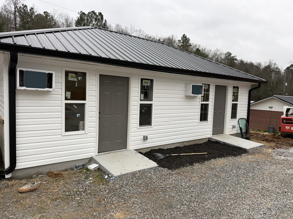 1030 Bryan Dr in Dayton, TN - Building Photo