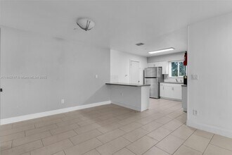 1282 NW 55th Terrace in Miami, FL - Building Photo - Building Photo