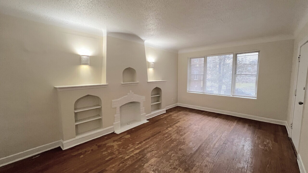 819 W 83rd St in Chicago, IL - Building Photo