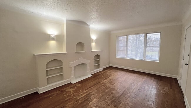 property at 819 W 83rd St