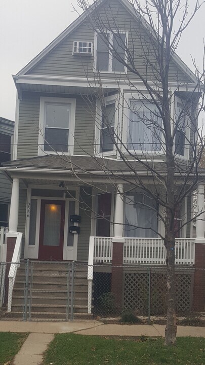 3556 W Medill Ave, Unit 2 in Chicago, IL - Building Photo