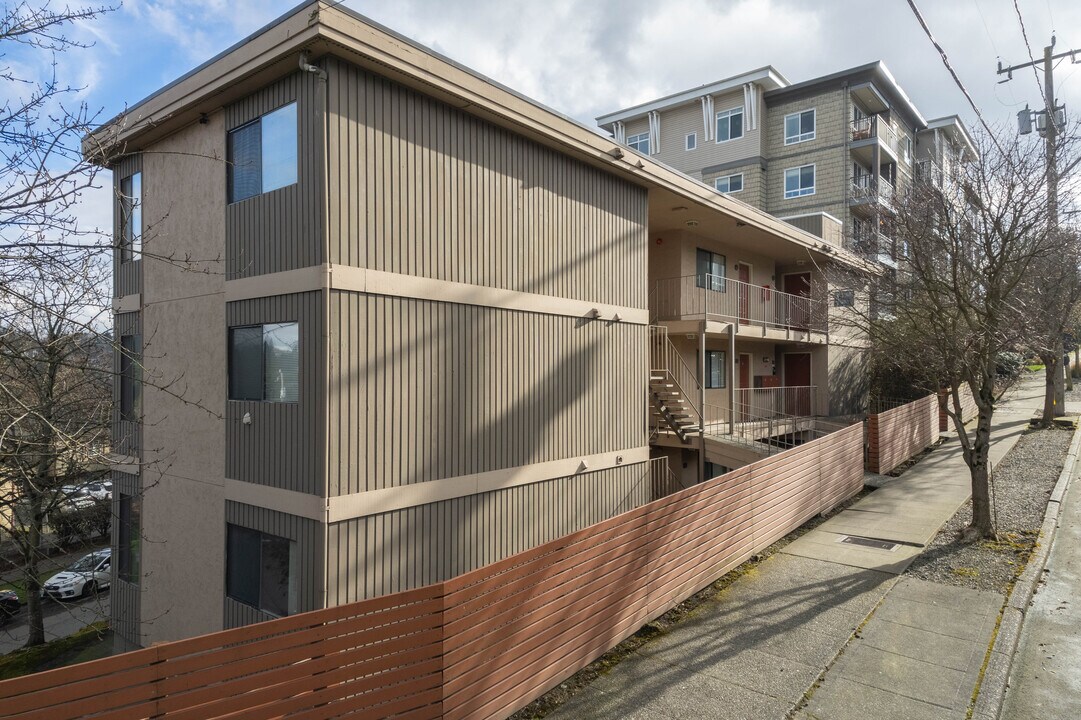 3001 SW Avalon Way in Seattle, WA - Building Photo