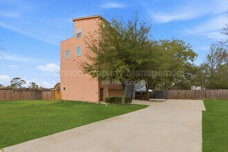 408 Eichwurzel Ln in Houston, TX - Building Photo - Building Photo