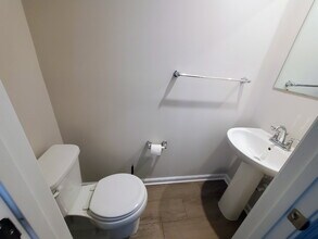 31 Roundstone Run in Swedesboro, NJ - Foto de edificio - Building Photo