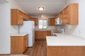Regal Pointe Apartments in Kenosha, WI - Foto de edificio - Building Photo