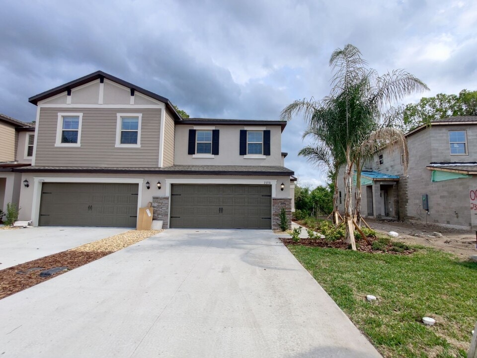 23270 Willow Glen Way in Lutz, FL - Building Photo