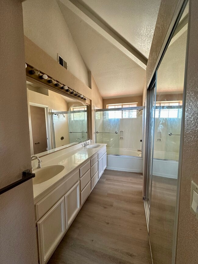 1975 Clearbrook Ct in Tracy, CA - Building Photo - Building Photo