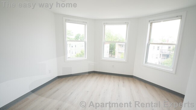 303 Boston Ave, Unit 03 in Medford, MA - Building Photo - Building Photo