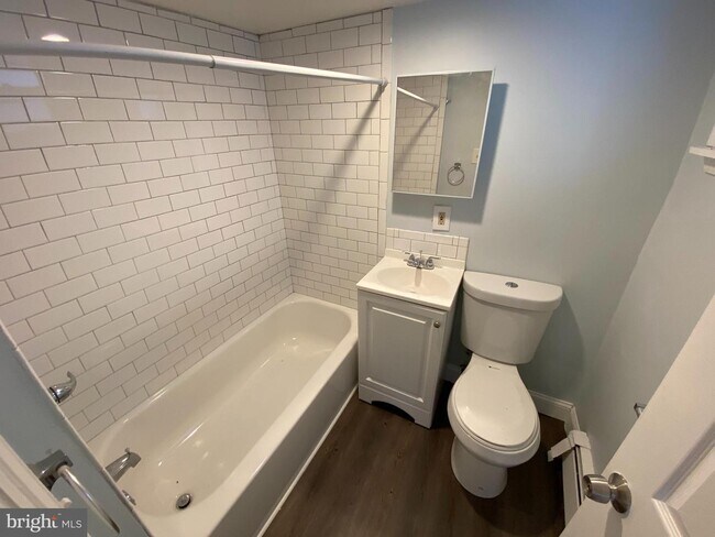 3011 W Girard Ave-Unit -2F in Philadelphia, PA - Building Photo - Building Photo