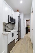 250 Broome St in New York, NY - Building Photo - Building Photo