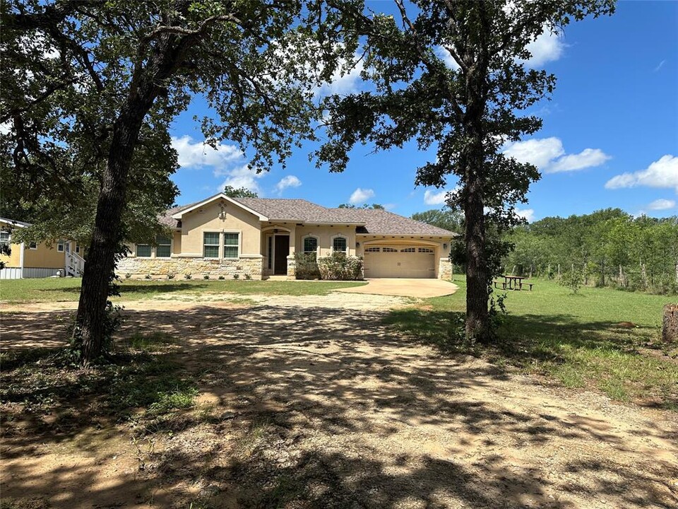 126 Scarlet Harts Ln in Dale, TX - Building Photo