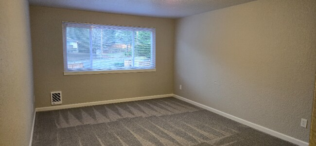 1625 Kent Des Moines Rd in Des Moines, WA - Building Photo - Building Photo