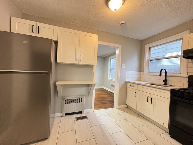 410 Fabyan Pl, Unit 1