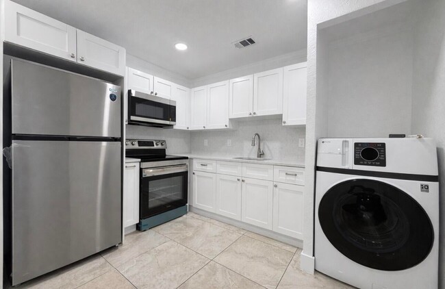 732 Neil Rd in West Palm Beach, FL - Building Photo - Building Photo