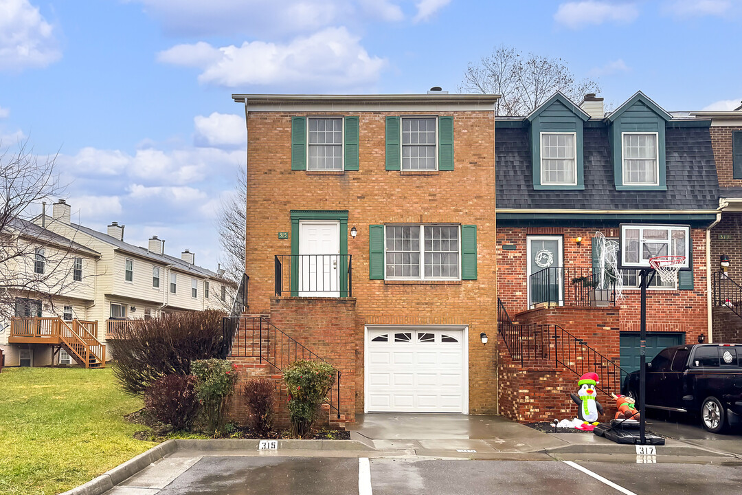 315 Tudor Dr in Winchester, VA - Building Photo