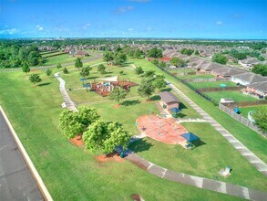 324 SW 39th St in Moore, OK - Building Photo - Building Photo