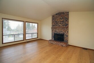 15714 NE Rose Pkwy in Portland, OR - Building Photo - Building Photo