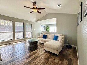 1003 Markham Ln in Austin, TX - Building Photo - Building Photo