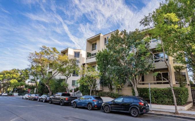 8960 Cynthia St, Unit 104 in West Hollywood, CA - Building Photo