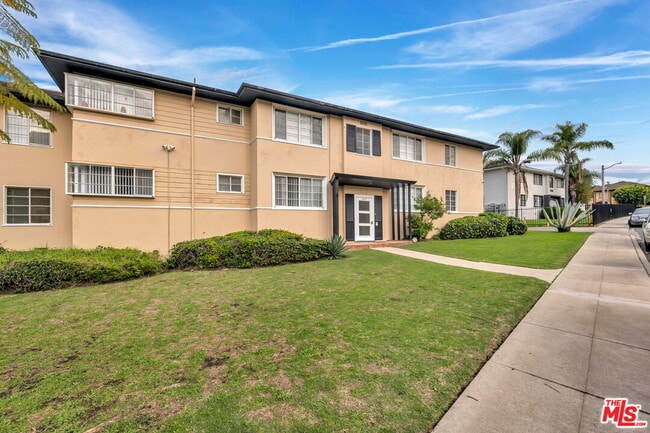 4121 Santo Tomas Dr in Los Angeles, CA - Building Photo - Building Photo